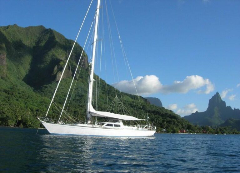 Sailing yacht PLUM -  Main