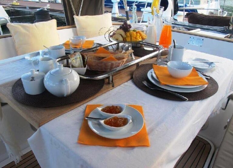 Sailing yacht POINT 02 -  Al Fresco Dining