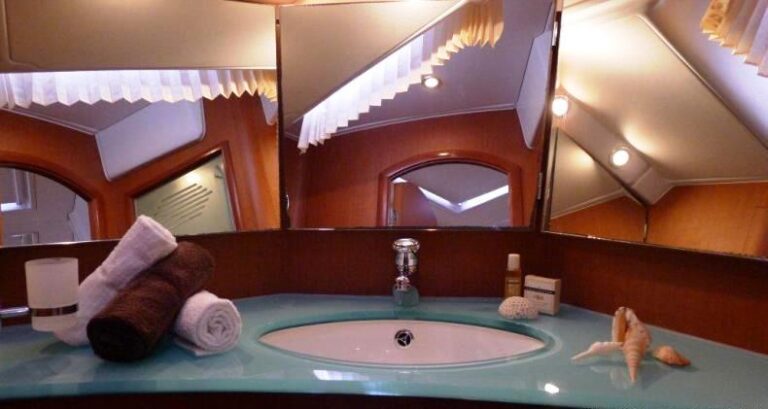 Sailing yacht POINT 02 -  Guest Ensuite 2