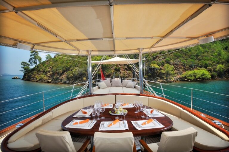Sailing yacht REGINA - On Deck Dining