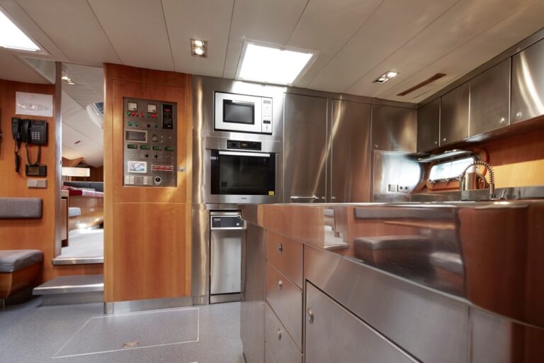 Sailing yacht SILVERTIP- Galley