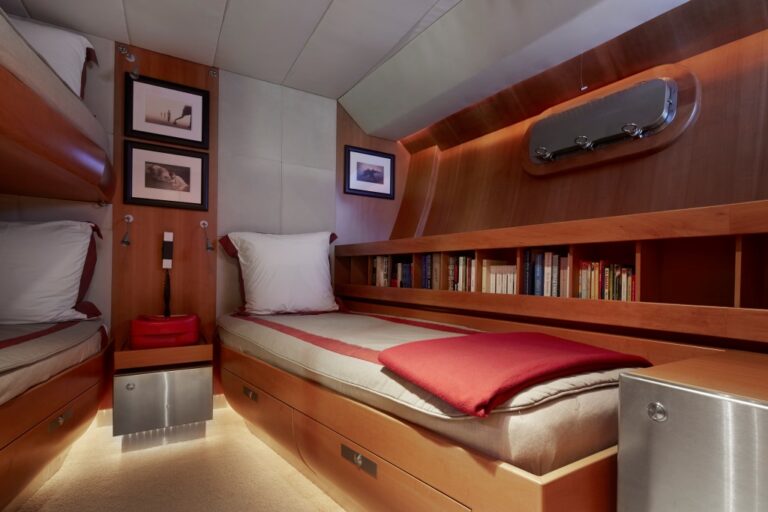 Sailing yacht SILVERTIP- Twin Cabin