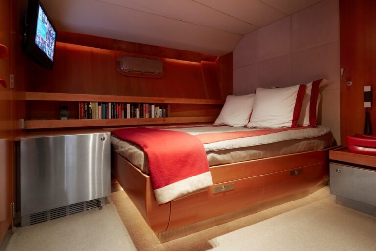 Sailing yacht SILVERTIP- VIP Cabin