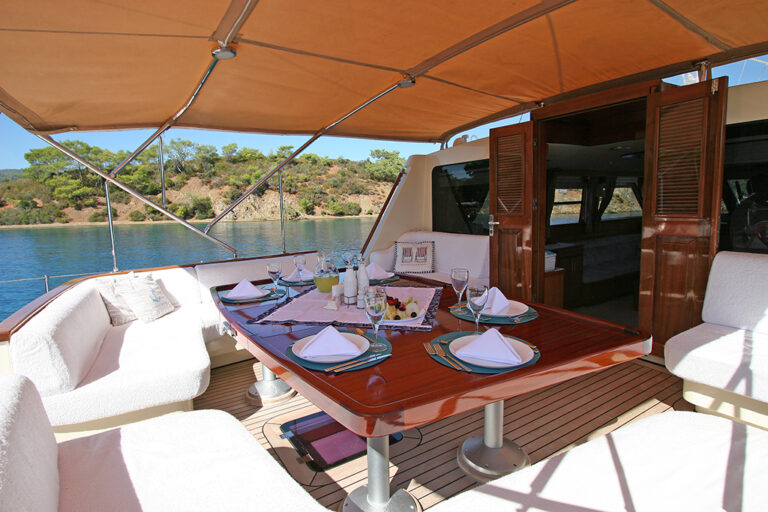Sailing yacht TANGO CHARLIE - Aft Deck