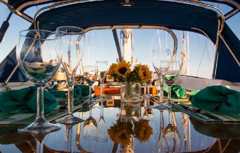 Sailing yacht VOO DOO -  Cocktails in the Cockpit