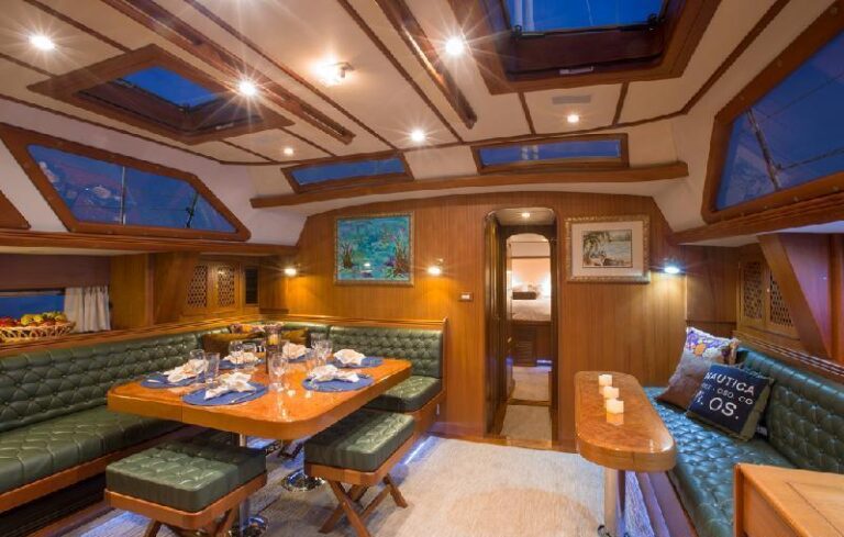 Sailing yacht VOO DOO -  Salon looking forward