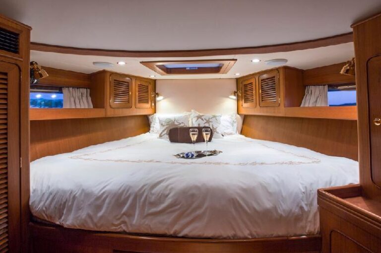 Sailing yacht VOO DOO -  VIP Cabin Forward