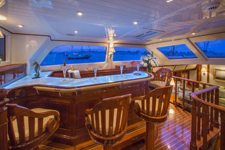Sailing yacht WHISPER -  Bar and Pilothouse