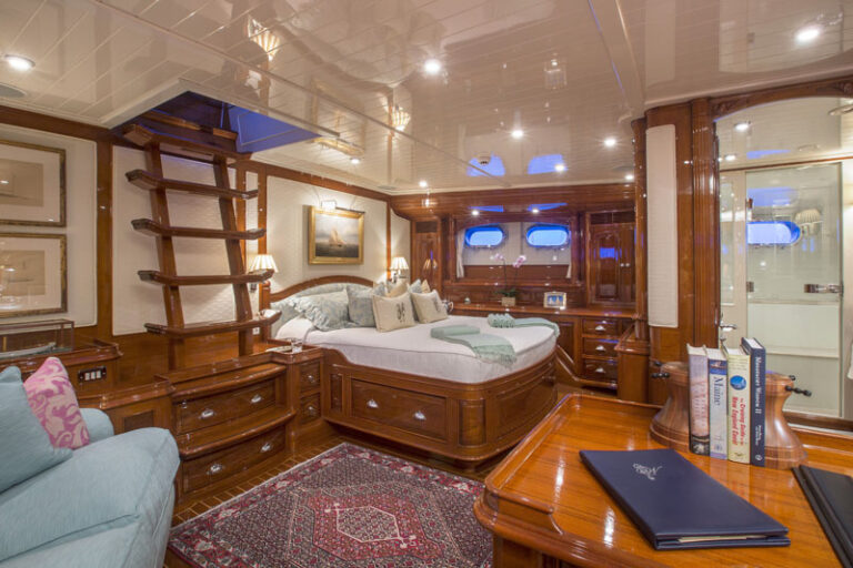 Sailing yacht WHISPER -  Master Cabin
