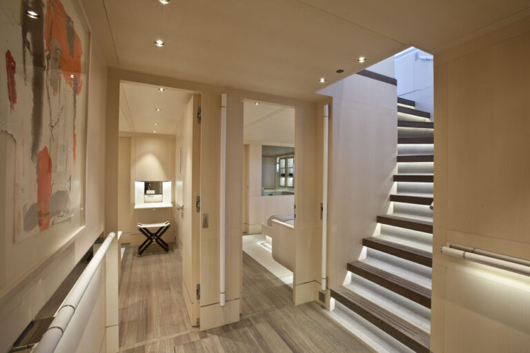 Sailing yacht Zefira Foyer