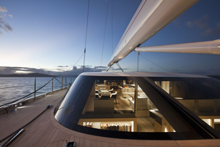 Sailing yacht Zefira Looking In