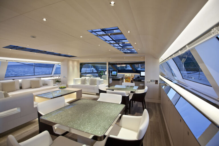 Sailing yacht Zefira Salon 2
