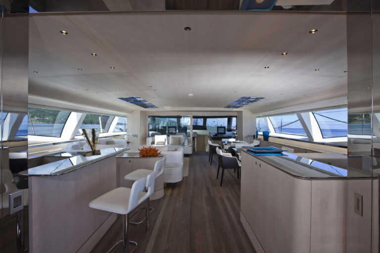 Sailing yacht Zefira Salon
