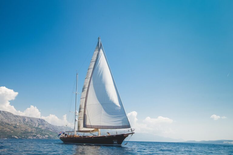 Charter yacht LAURAN
