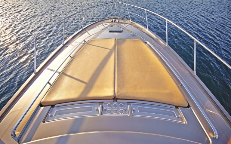 Sakura yacht - bow