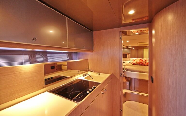 Sakura yacht - galley