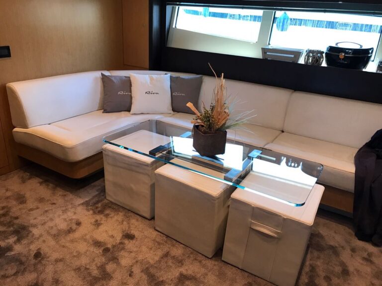Salon Sofa With Coffee Table Lower Deck