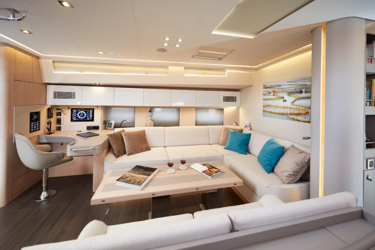 Saloon-lounge Version