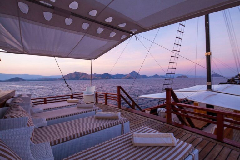 Samata Luxury Indonesian Phinisi Charter Yacht