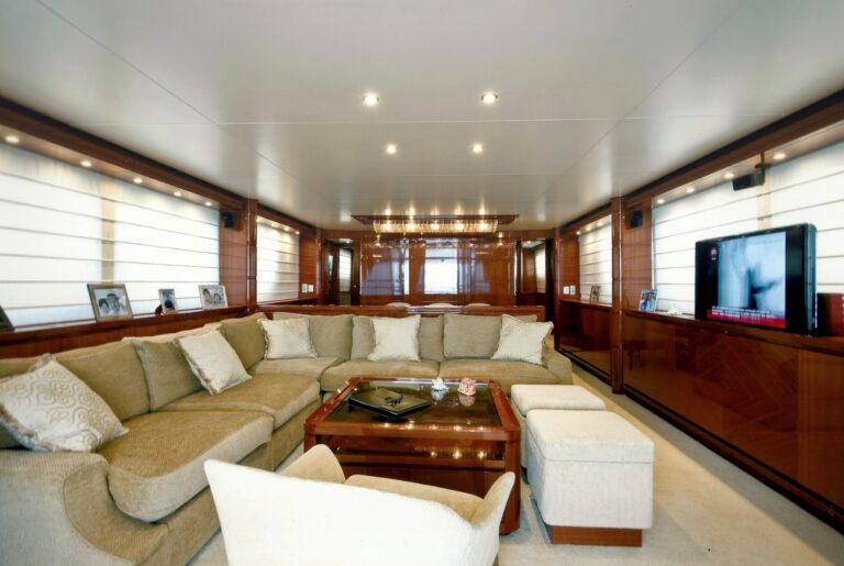 San Lorenzo Yacht GPS -  Salon