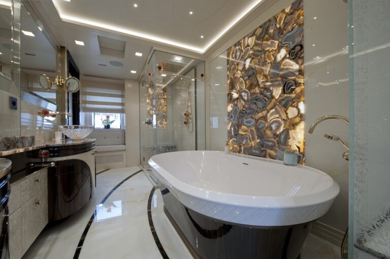 Sanlorenzo 46Steel Scorpion owners bathroom