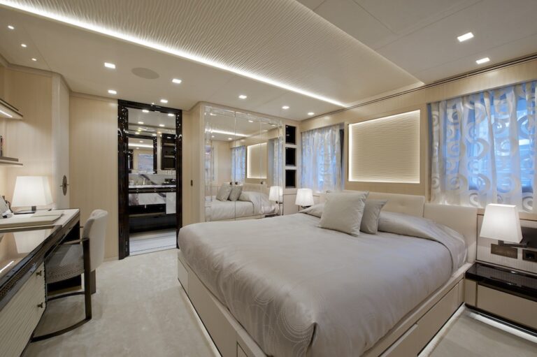 Sanlorenzo 46Steel Scorpion  vip cabin