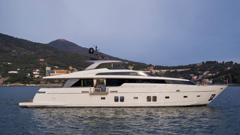 Charter yacht LADY WHITE