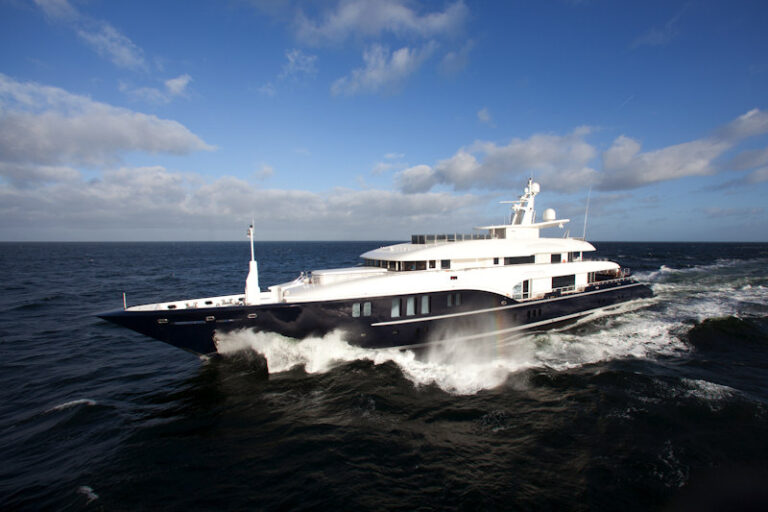 Sapphire Superyacht running