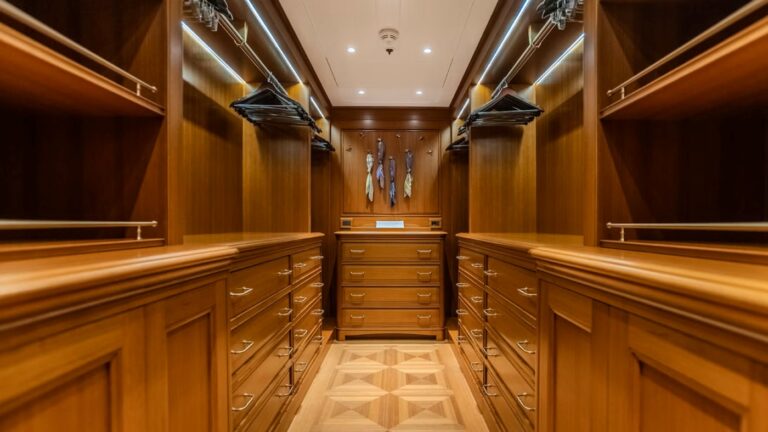 Saster Closet