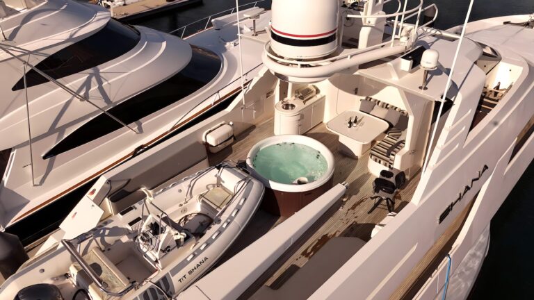 Shana Super Yacht Jacuzzi