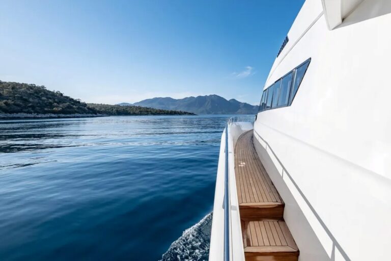 Sidedeck With Double Bed