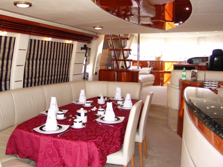 Sir Oliver Salon dinning