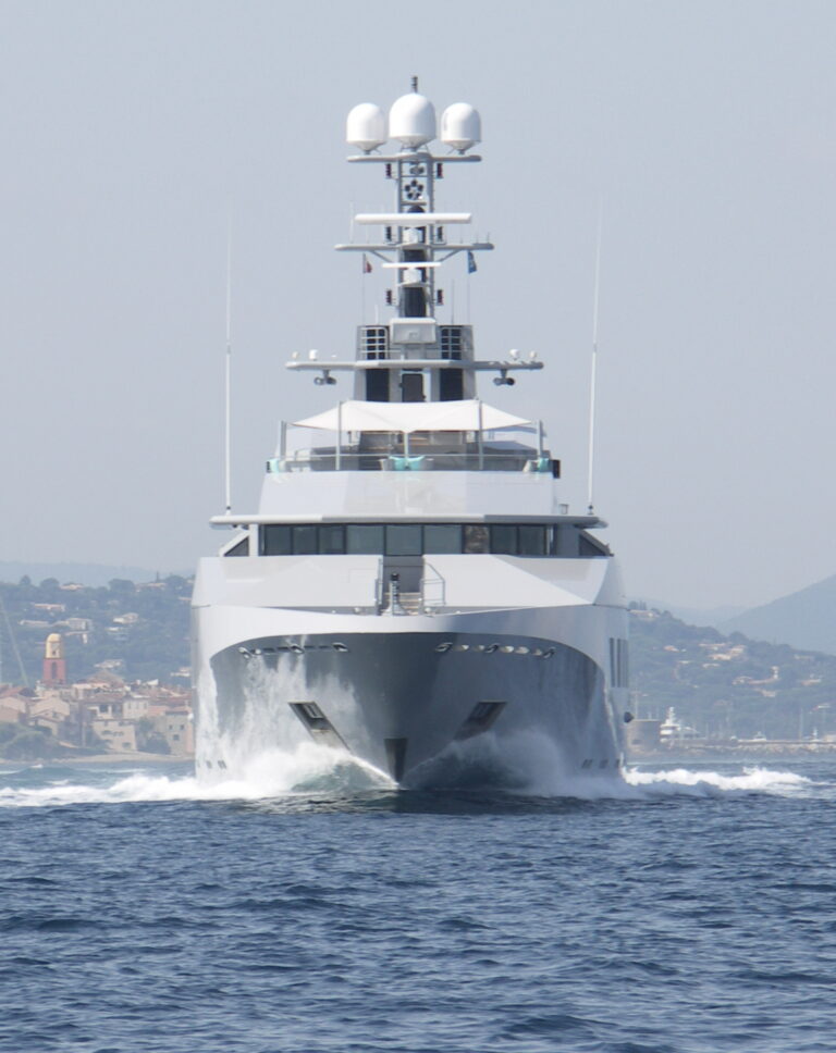 Skat Yacht underway