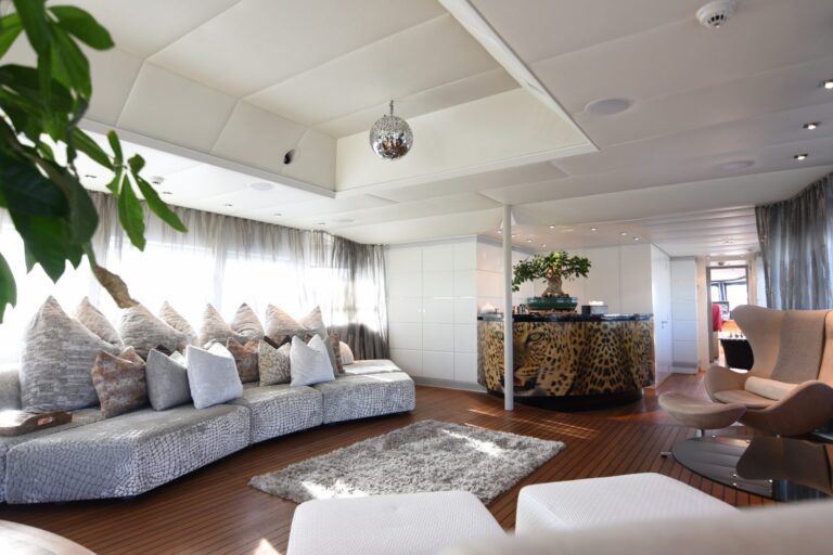 Skylounge With Bar And Disco