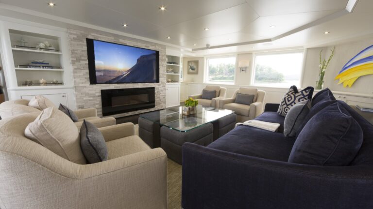 Skylounge With Large TV