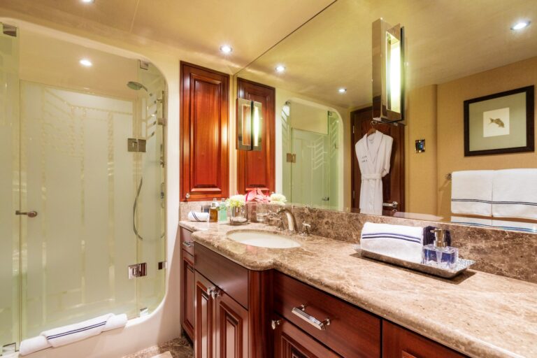 Spacious Ensuite Bathroom