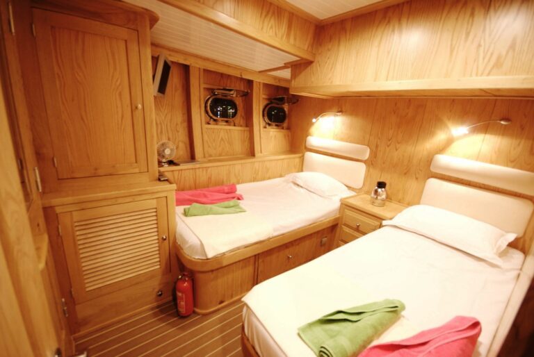 Spirit of the East - Twin Cabin