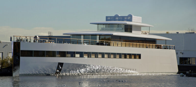 Steve Jobs superyacht VENUS - Photo by Kees Torn