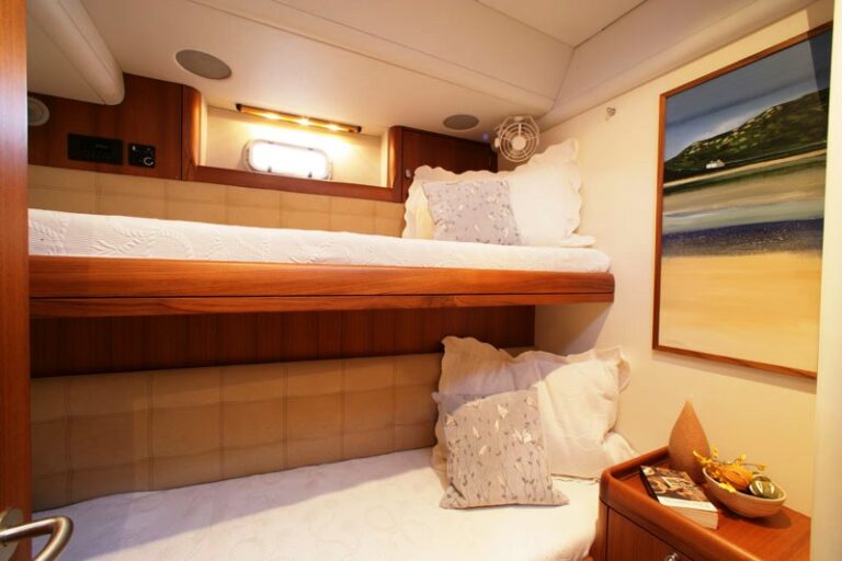 Stravaig -  Twin cabin