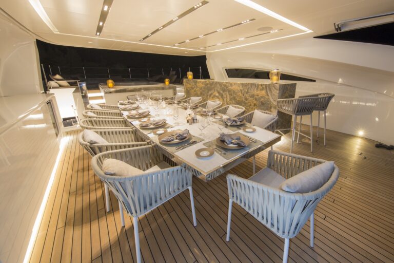 Sundeck Dining With Jacuzzi