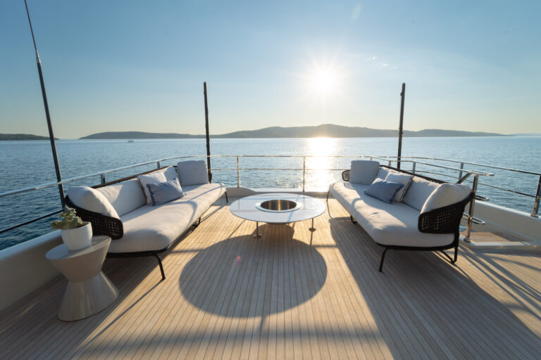 Sundeck Aft