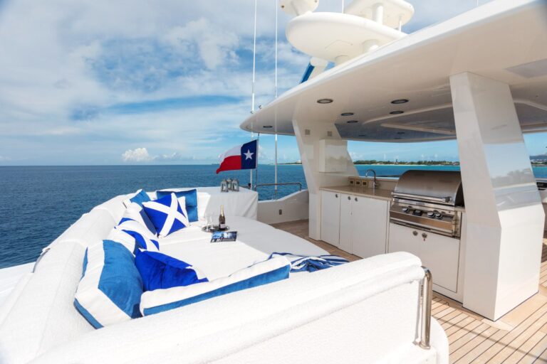 Sundeck Aft Seating