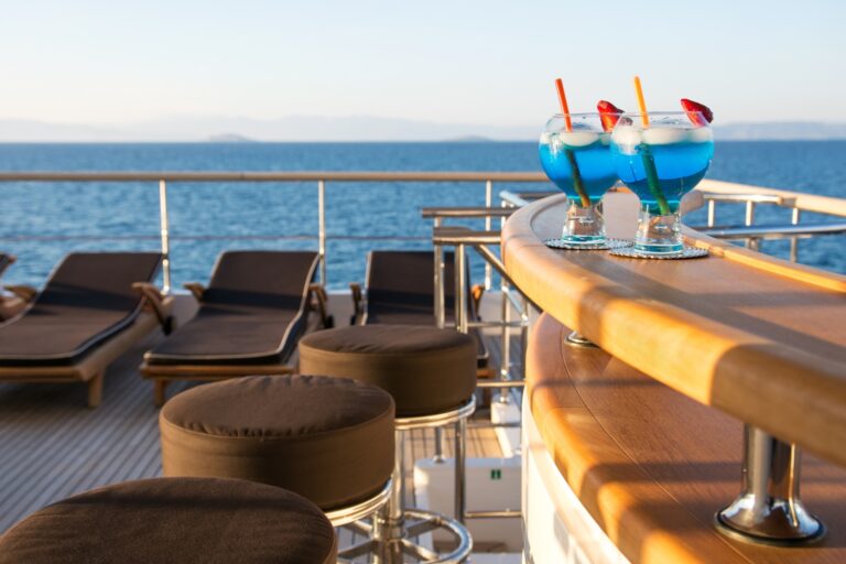 Sundeck Bar And Cocktails