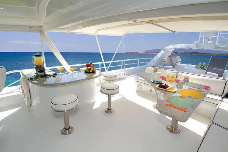 Sundeck Bar And Dining