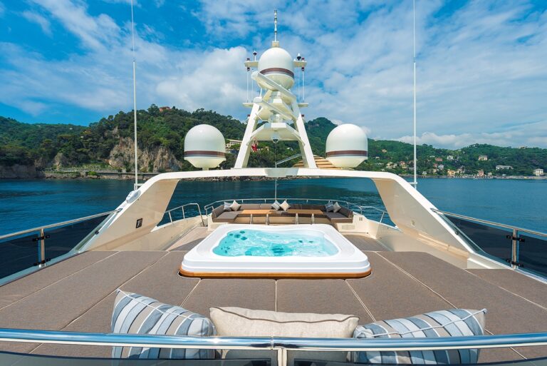 Sundeck Jacuzzi