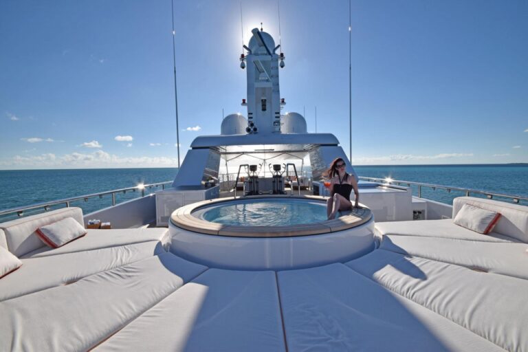 Sundeck With Circular Jacuzzi