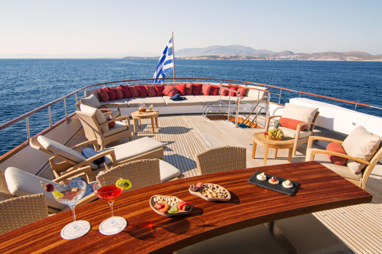 Sundeck With Wet Bar