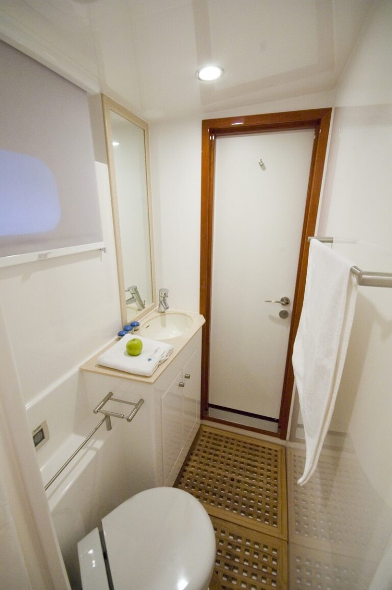 Sunreef 62 BLAZE II  -  Guest Ensuite