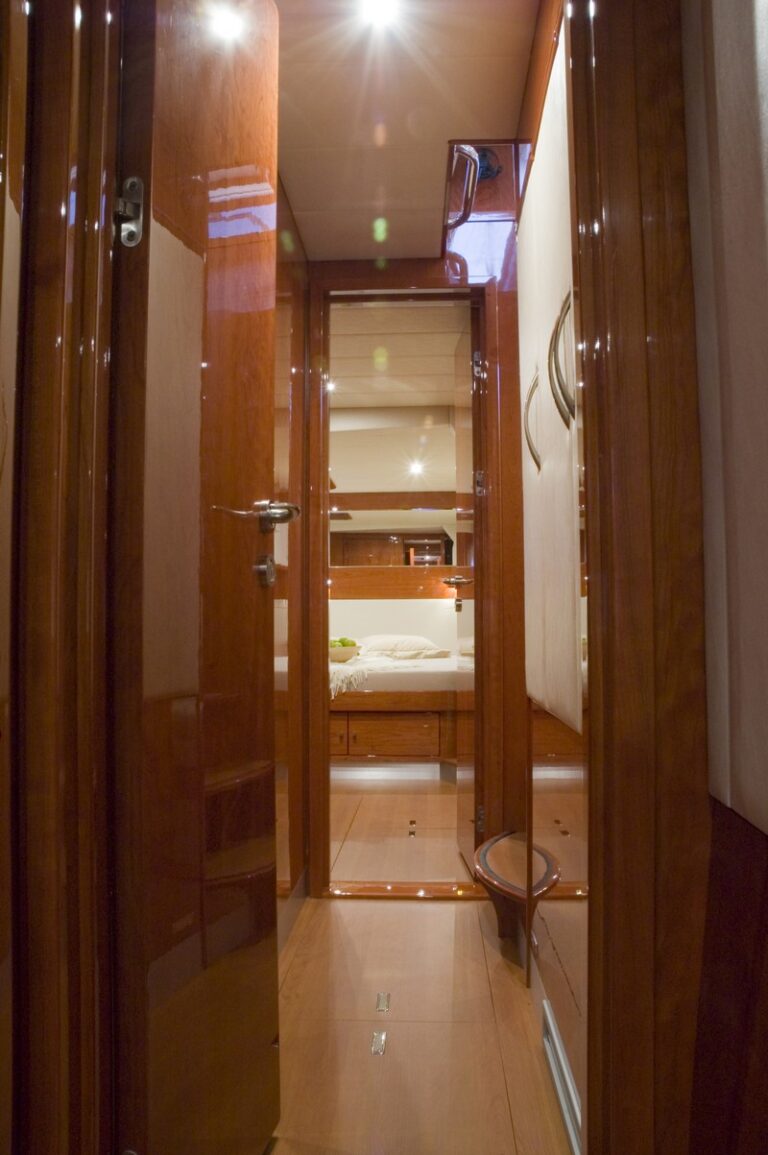 Sunreef 62 BLAZE II  -  Hallway