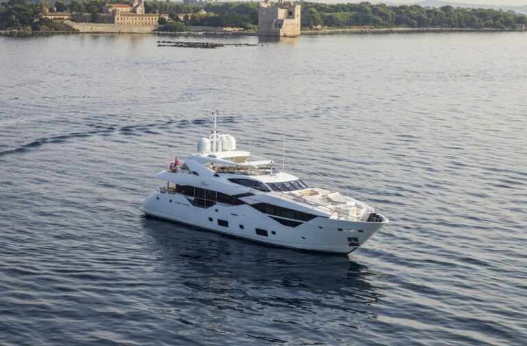 Sunseeker 116 - Above